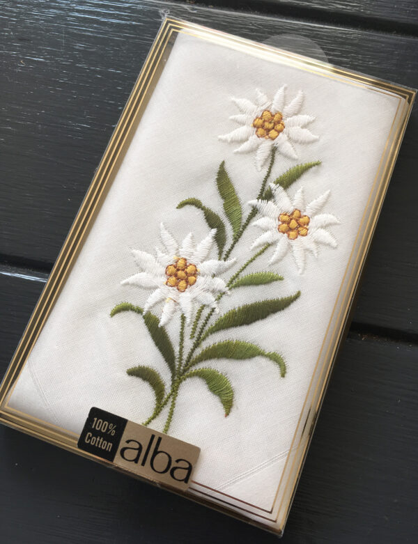 Vintage zakdoekje met bloemen voor de bruid