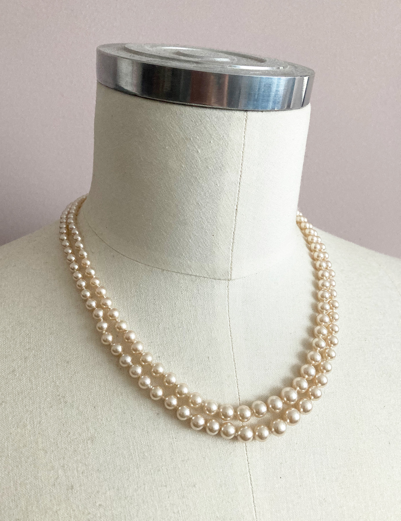 vintage Art Deco pearl necklace with twi rows and silver clasp
