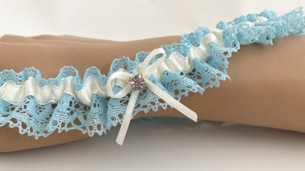 something blue kousenband ivoor, klassiek cadeau voor de bruid